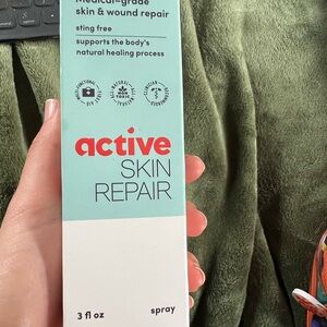 Active USA Skin Repair Spray - White and Red